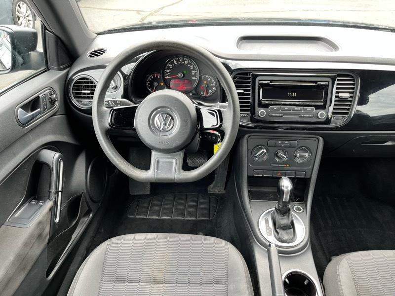 Volkswagen Beetle 2.5L w/Sunroof Sound & Nav 2012