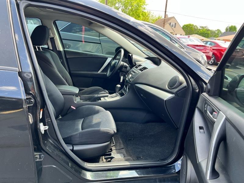 Mazda MAZDA3 s Sport 4-Door 2011