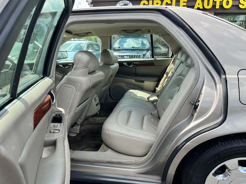 Cadillac DeVille Sedan 2002