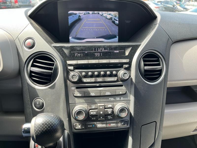 Honda Pilot Touring 4WD 5-Spd AT with DVD 2015