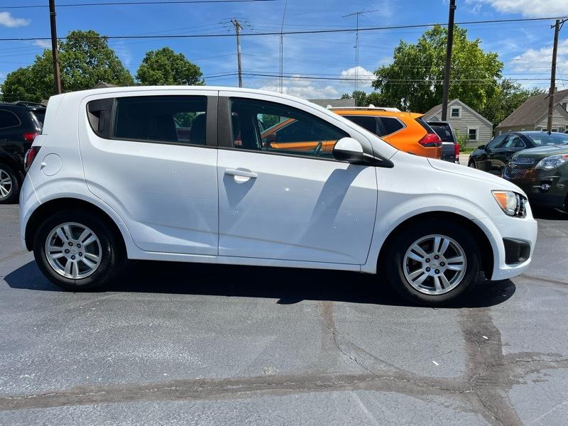 Chevrolet Sonic 2LS 5-Door 2012