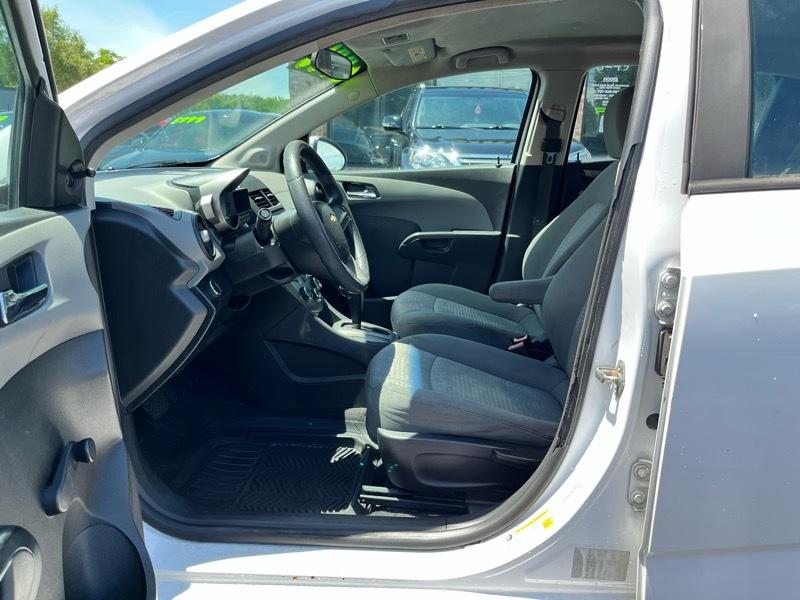 Chevrolet Sonic 2LS 5-Door 2012