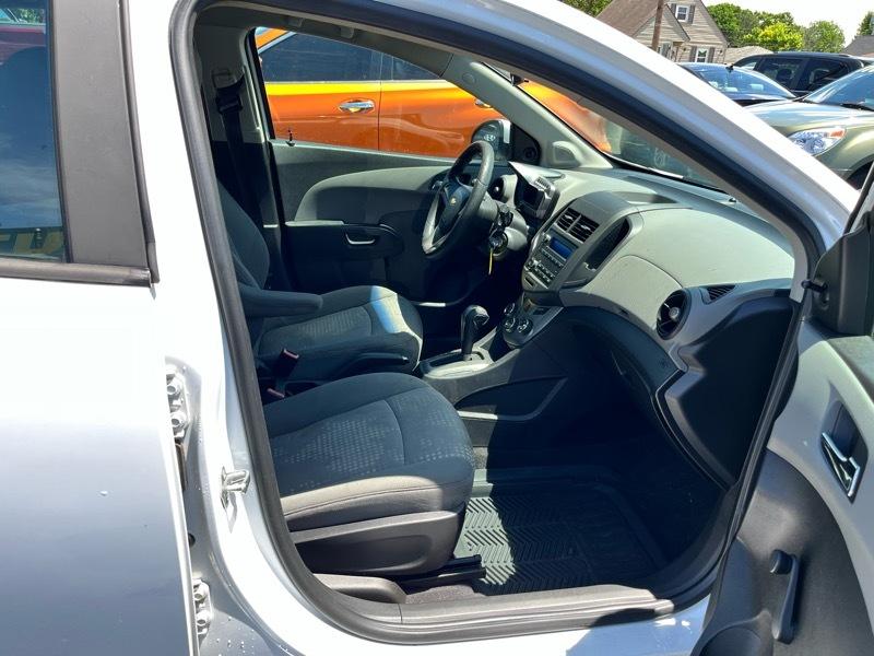Chevrolet Sonic 2LS 5-Door 2012