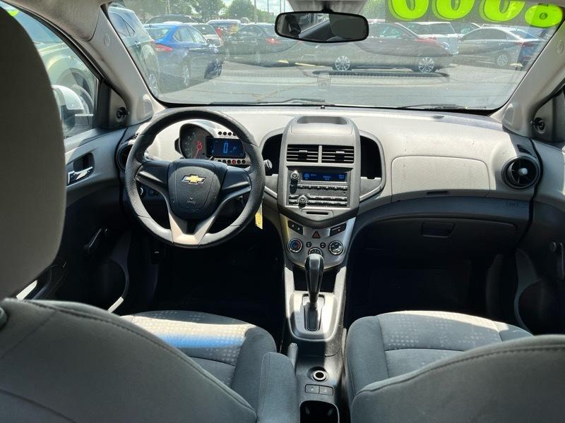 Chevrolet Sonic 2LS 5-Door 2012