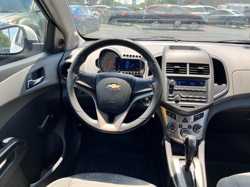 Chevrolet Sonic 2LS 5-Door 2012
