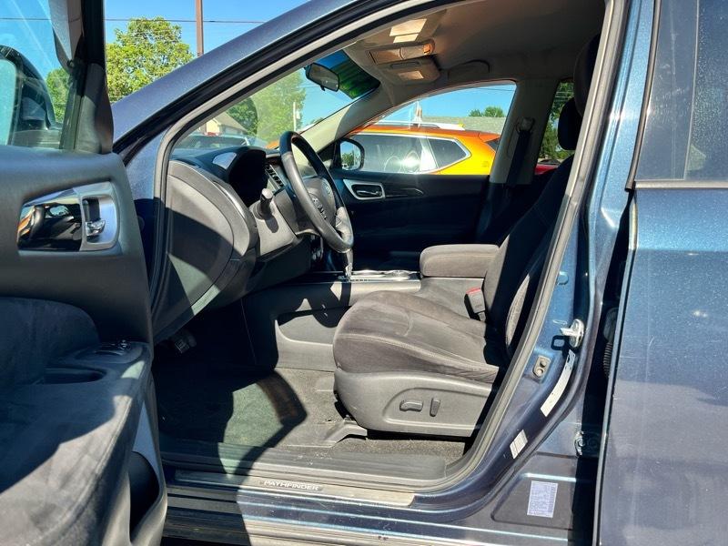 Nissan Pathfinder SV 4WD 2013