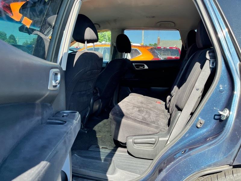 Nissan Pathfinder SV 4WD 2013