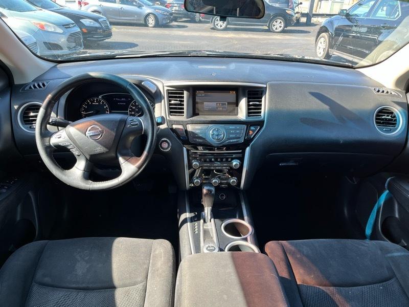 Nissan Pathfinder SV 4WD 2013