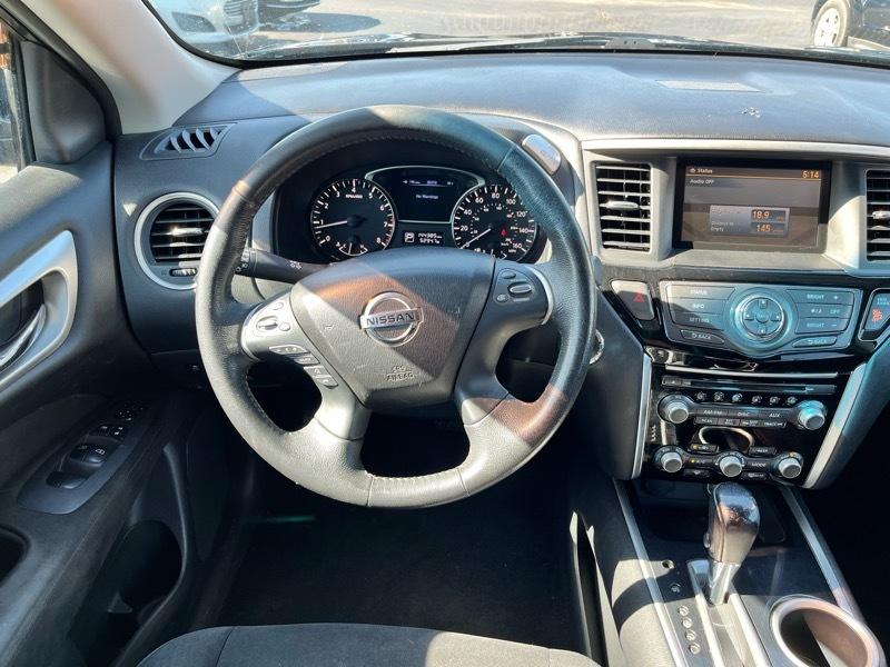 Nissan Pathfinder SV 4WD 2013