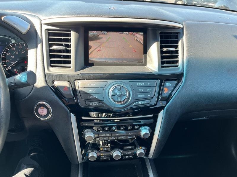 Nissan Pathfinder SV 4WD 2013