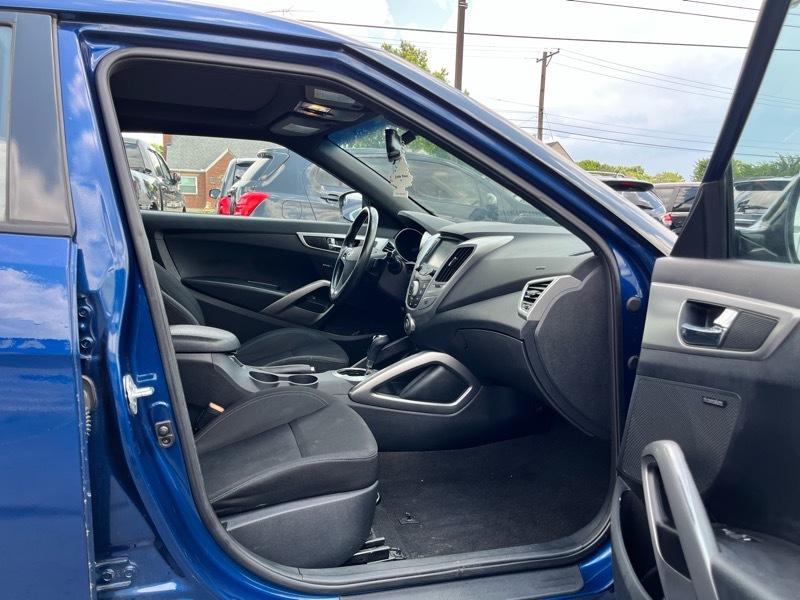 Hyundai Veloster Base 6MT 2017