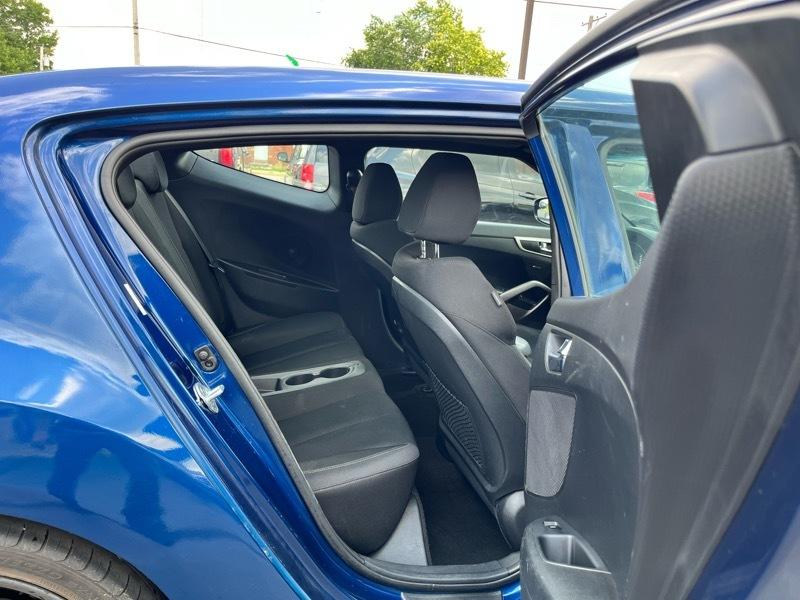 Hyundai Veloster Base 6MT 2017