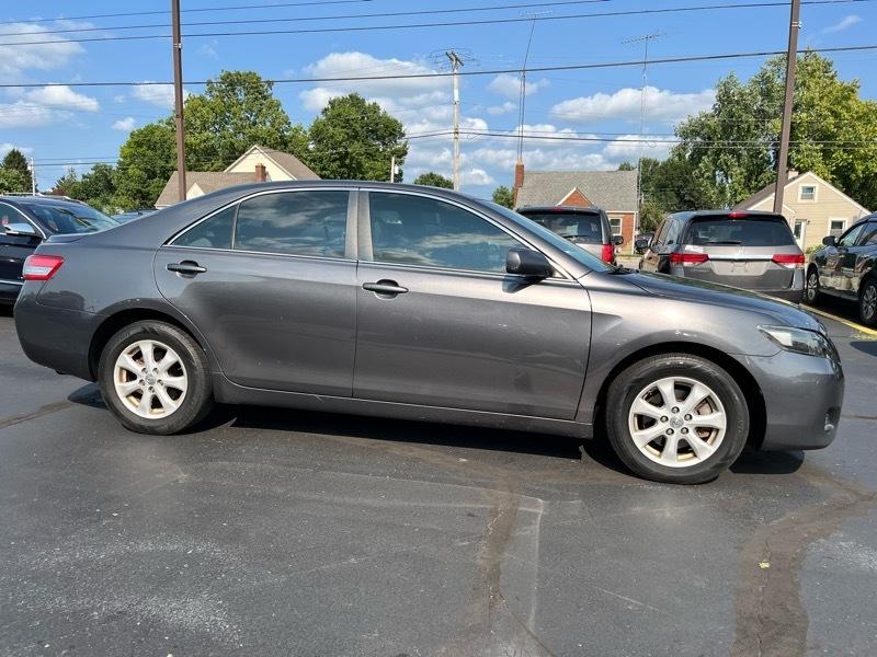 Toyota Camry Base 6-Spd AT 2011
