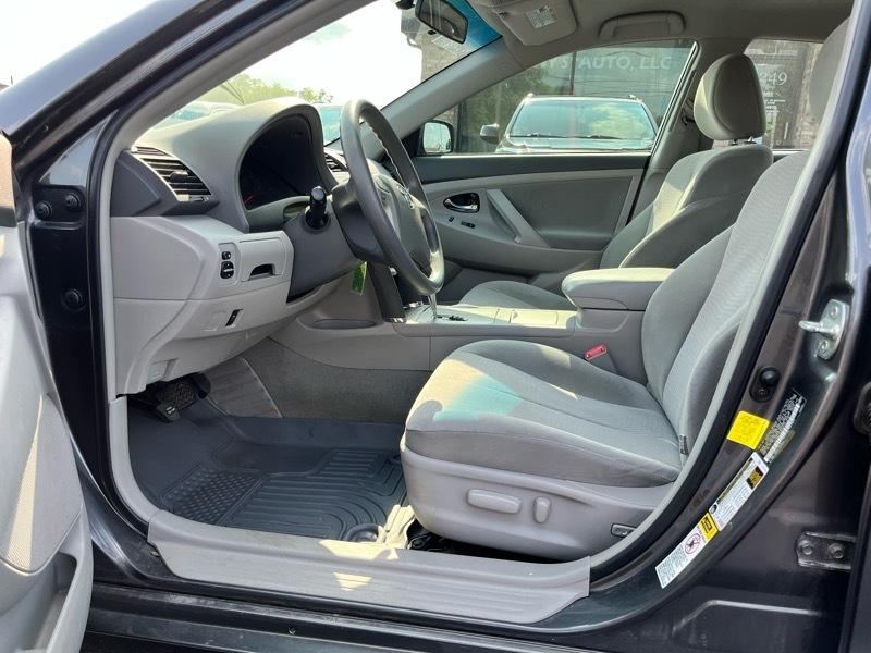 Toyota Camry Base 6-Spd AT 2011