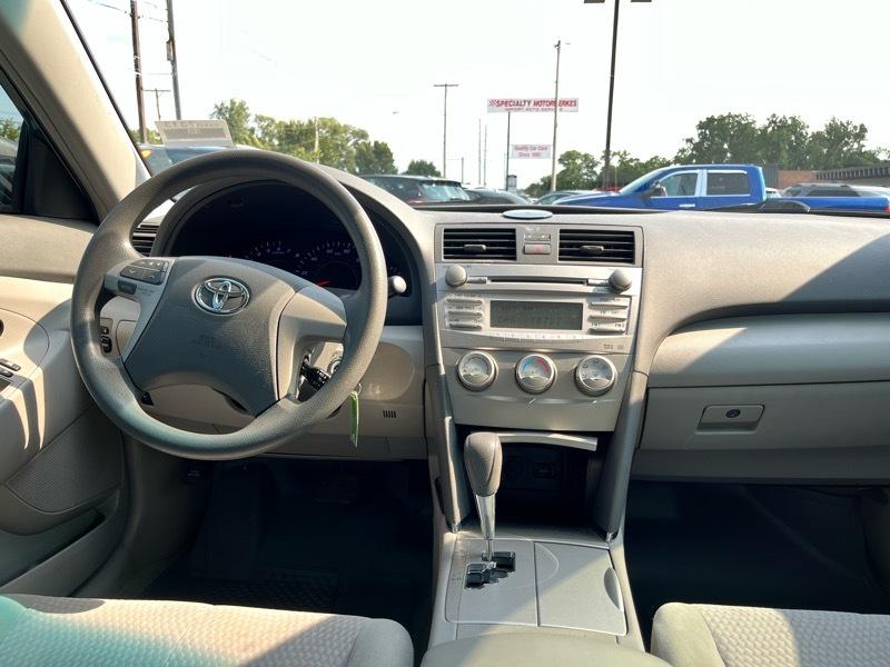 Toyota Camry Base 6-Spd AT 2011