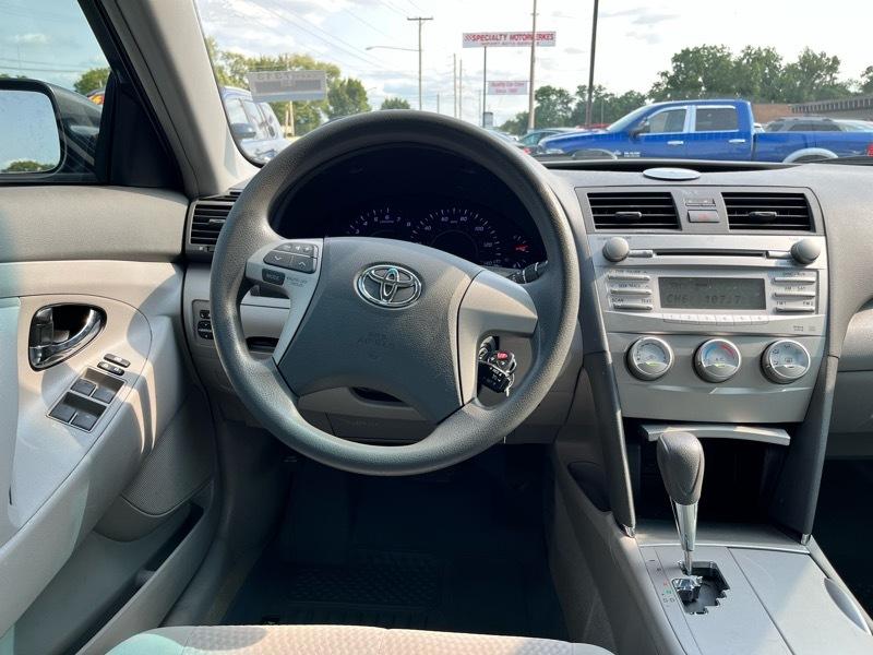 Toyota Camry Base 6-Spd AT 2011