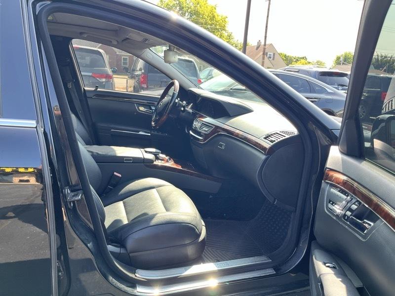 Mercedes-Benz S-Class S550 2012
