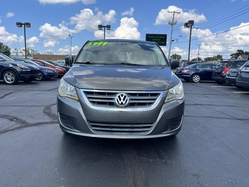 Volkswagen Routan SE 2010
