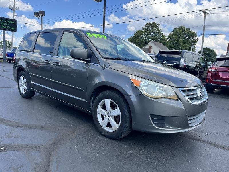 Volkswagen Routan SE 2010