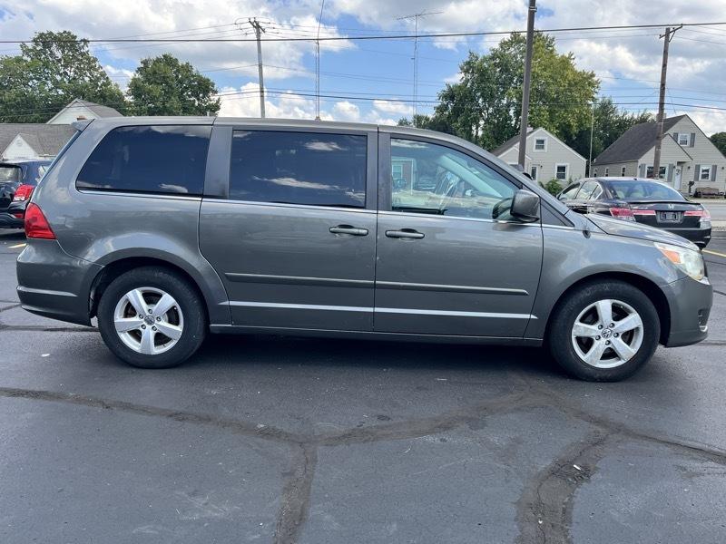 Volkswagen Routan SE 2010