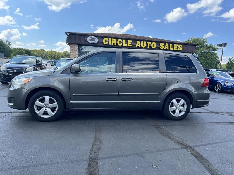 Volkswagen Routan SE 2010
