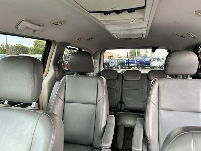 Volkswagen Routan SE 2010