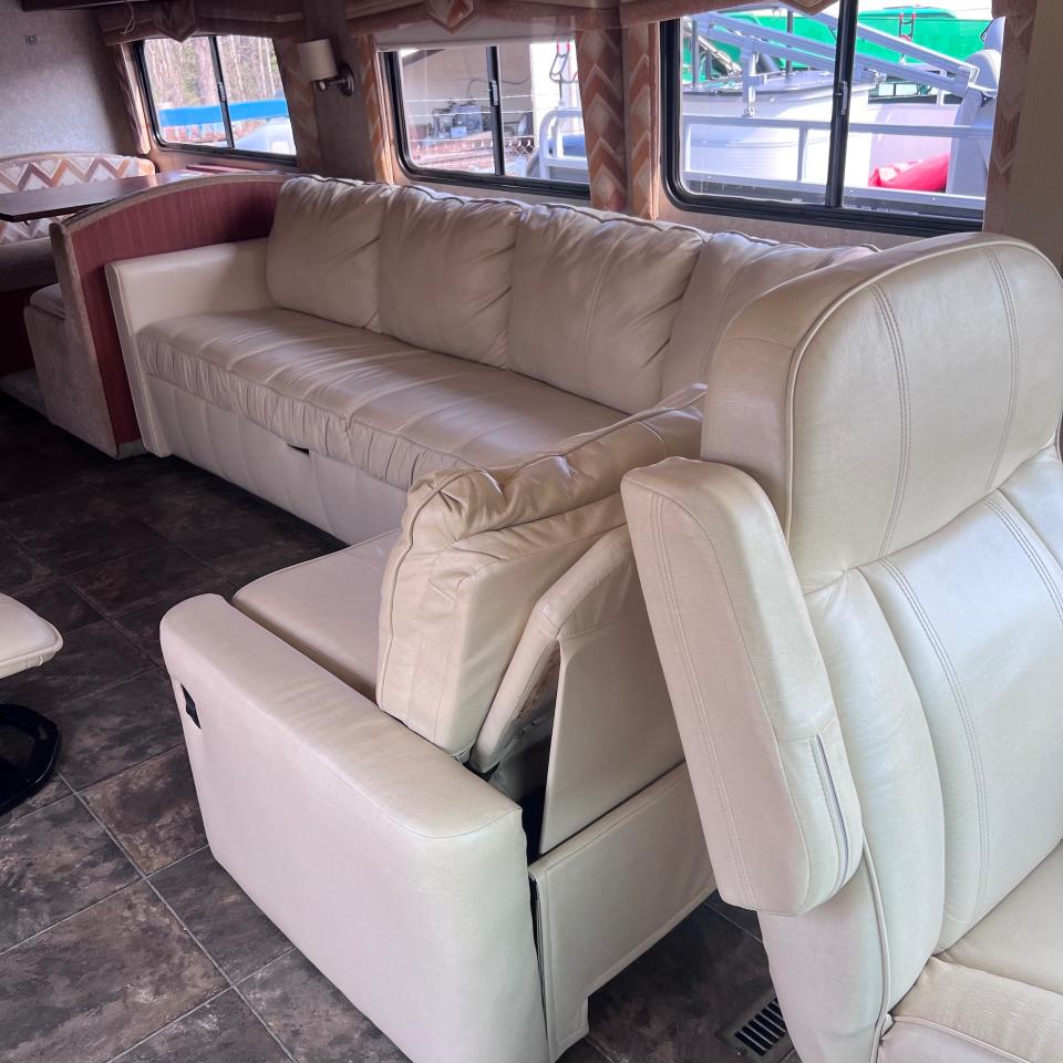 Winnebago Sightseer  2011