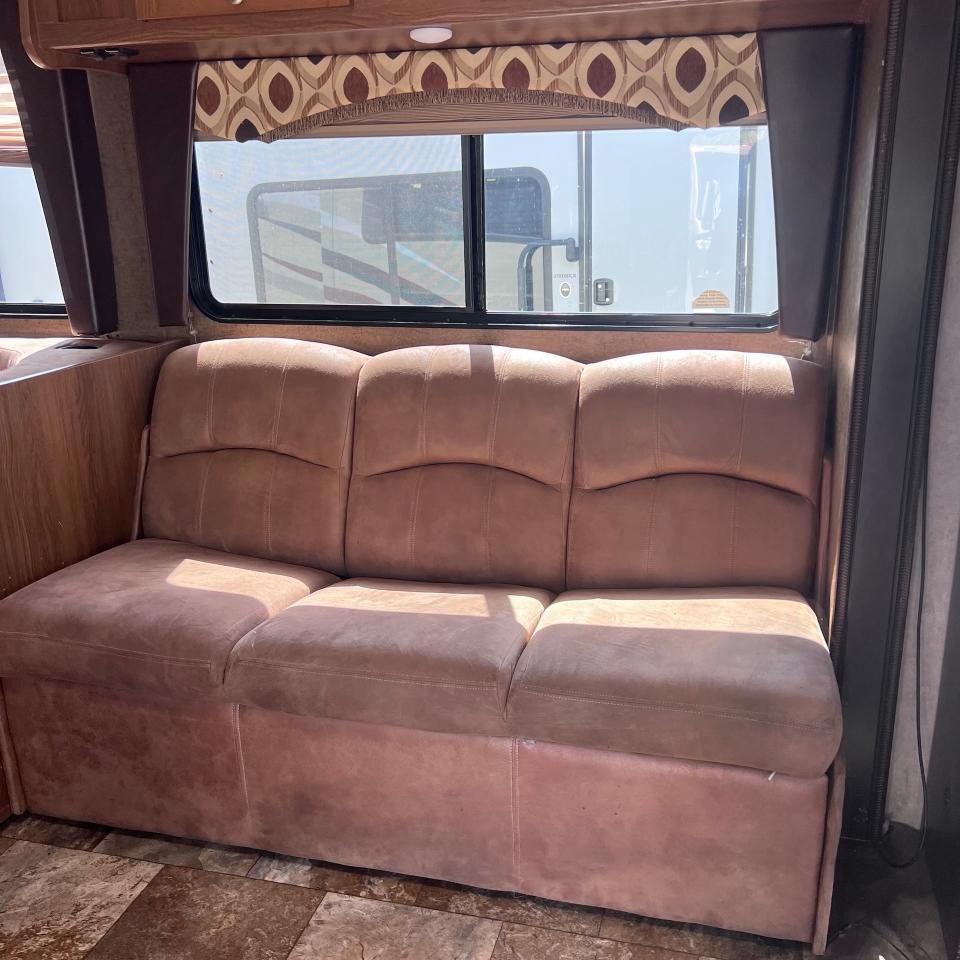 Coachmen Leprechaun  2017