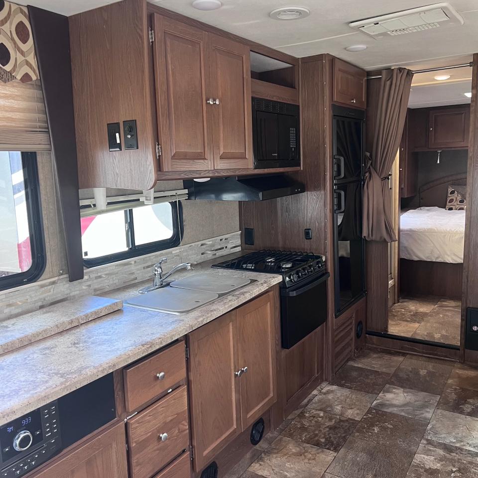 Coachmen Leprechaun  2017