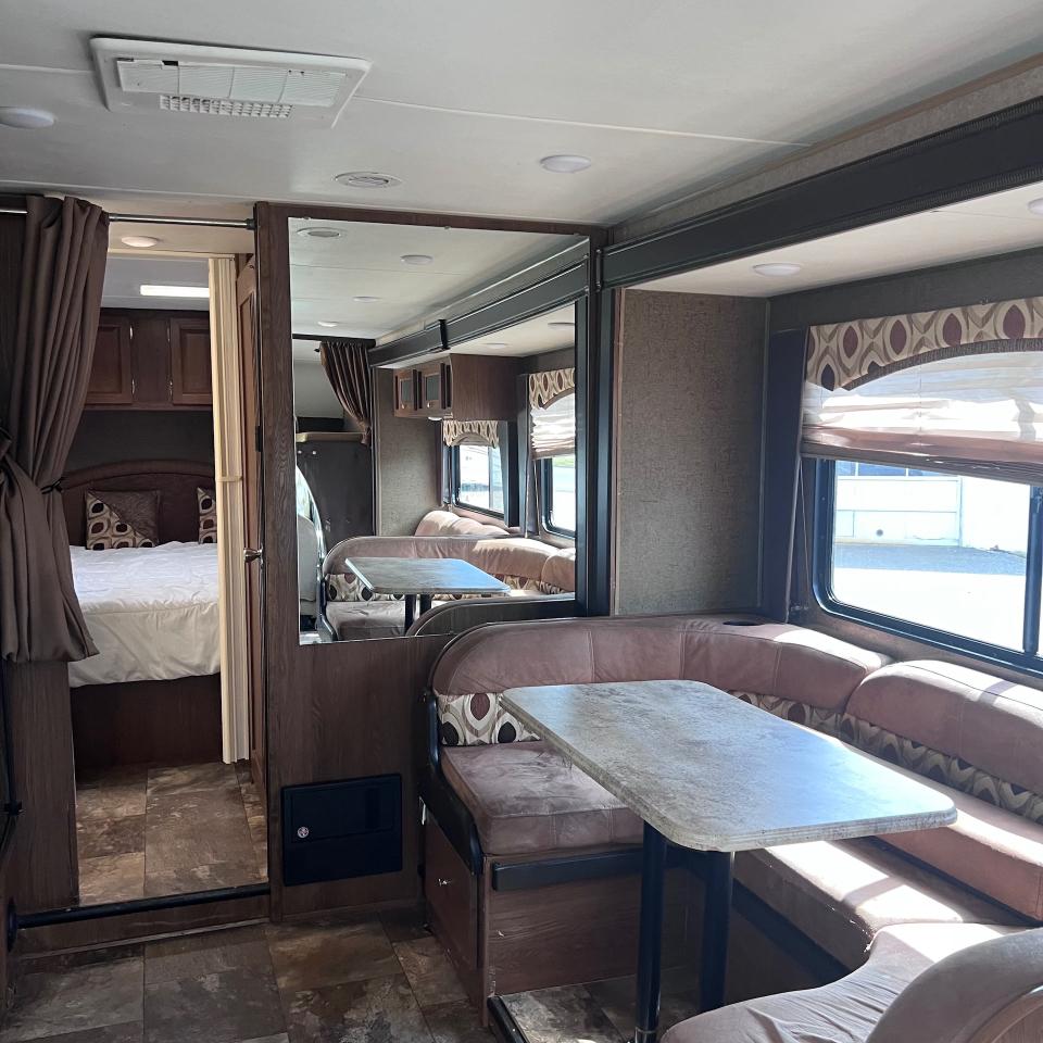 Coachmen Leprechaun  2017