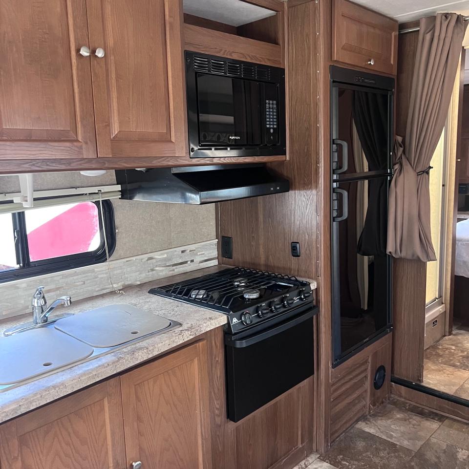 Coachmen Leprechaun  2017