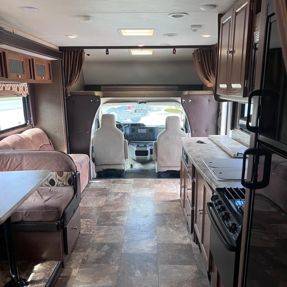 Coachmen Leprechaun  2017