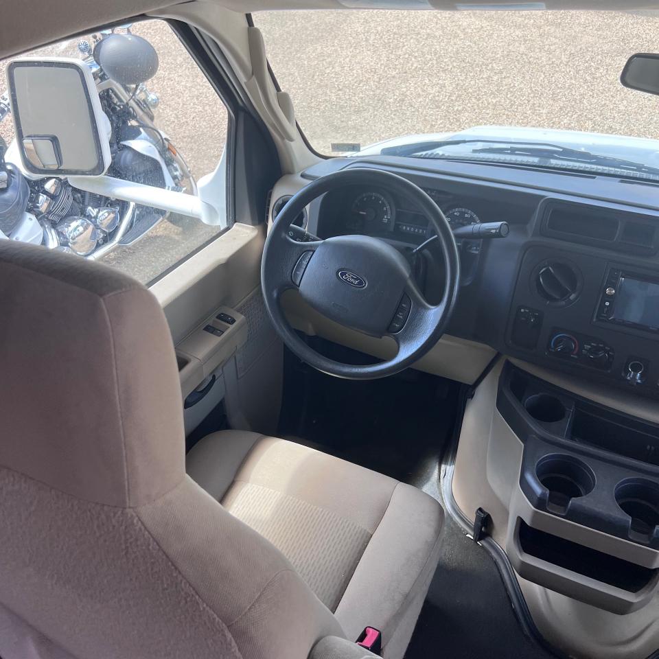 Coachmen Leprechaun  2017