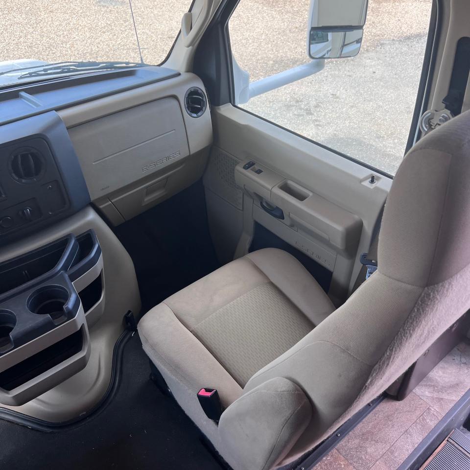 Coachmen Leprechaun  2017