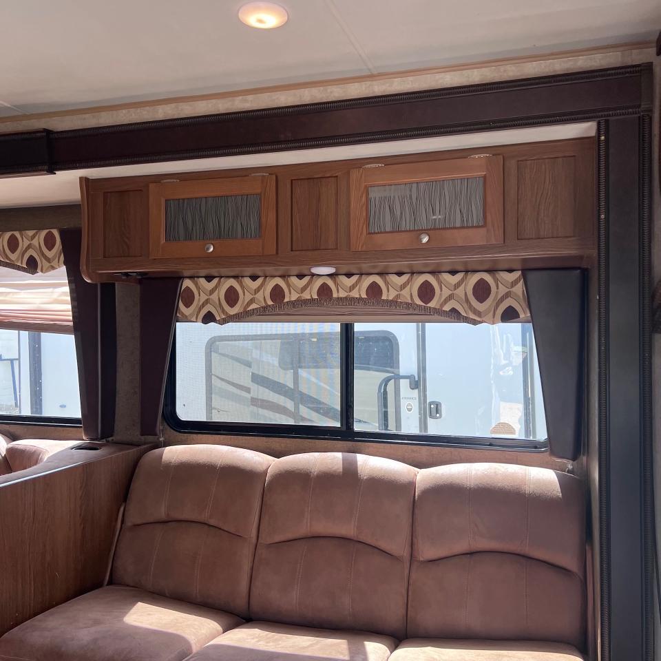 Coachmen Leprechaun  2017