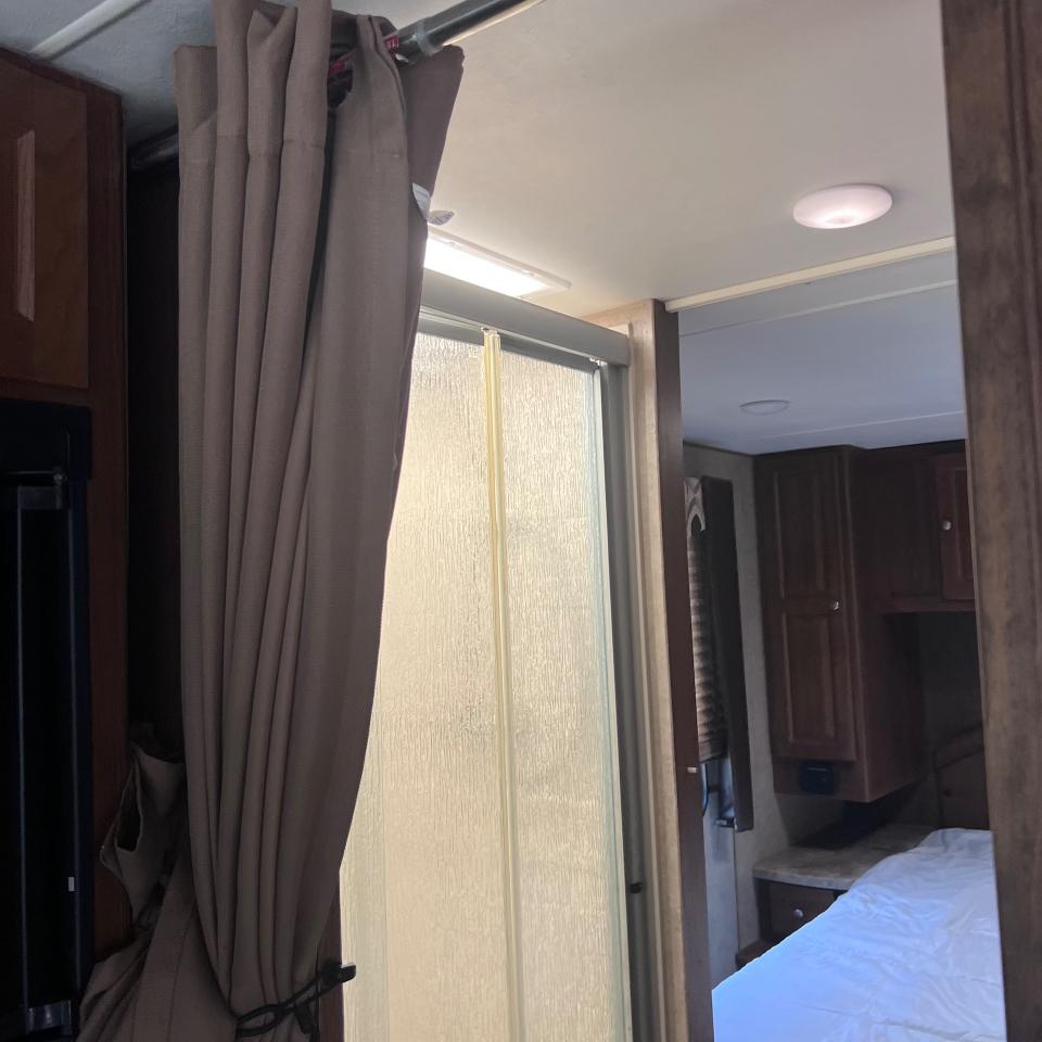 Coachmen Leprechaun  2017