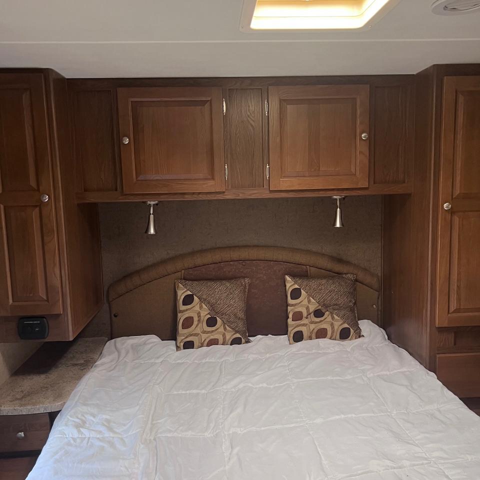 Coachmen Leprechaun  2017