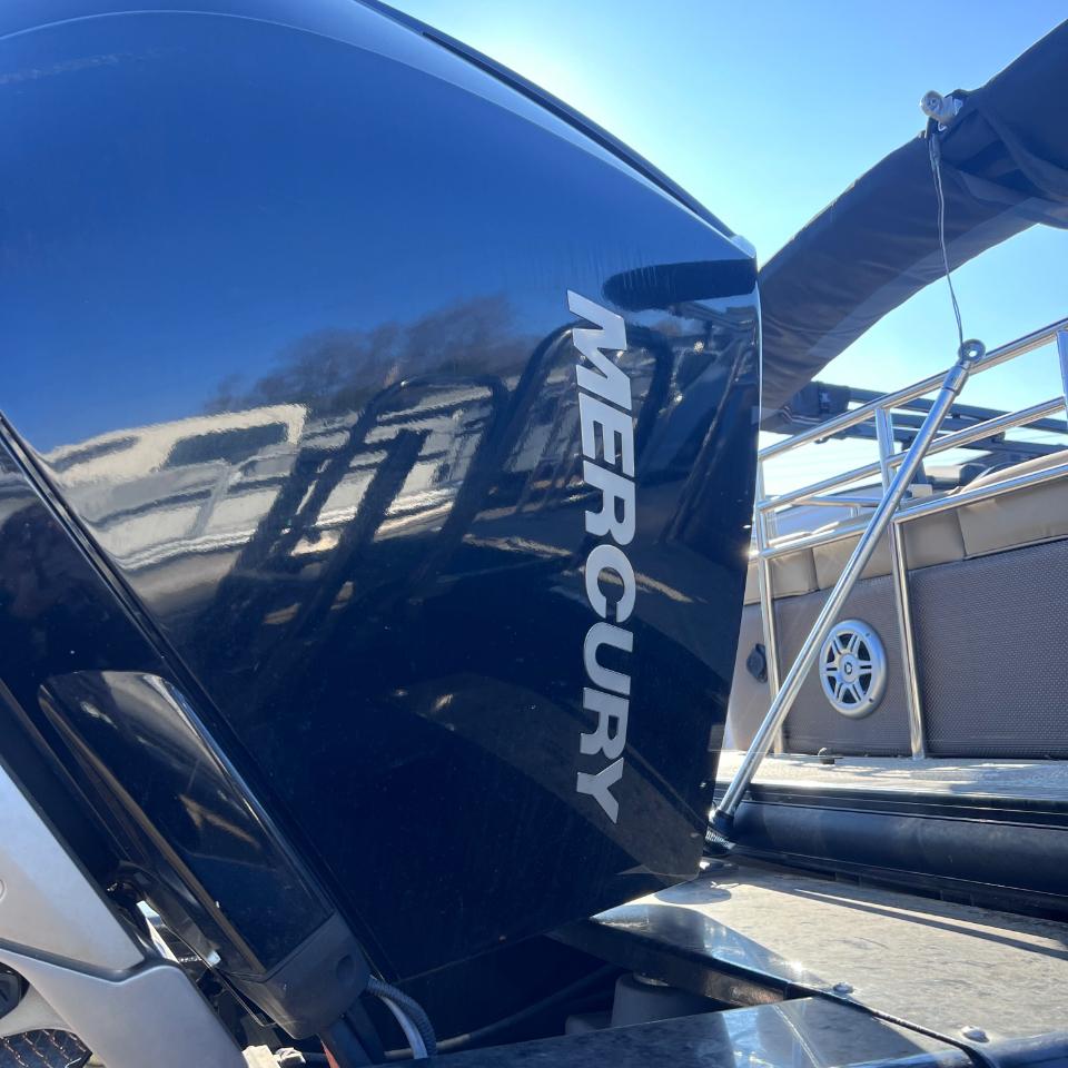 Sun Tracker Regency  2019