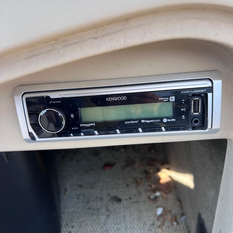 Sun Tracker Regency  2019