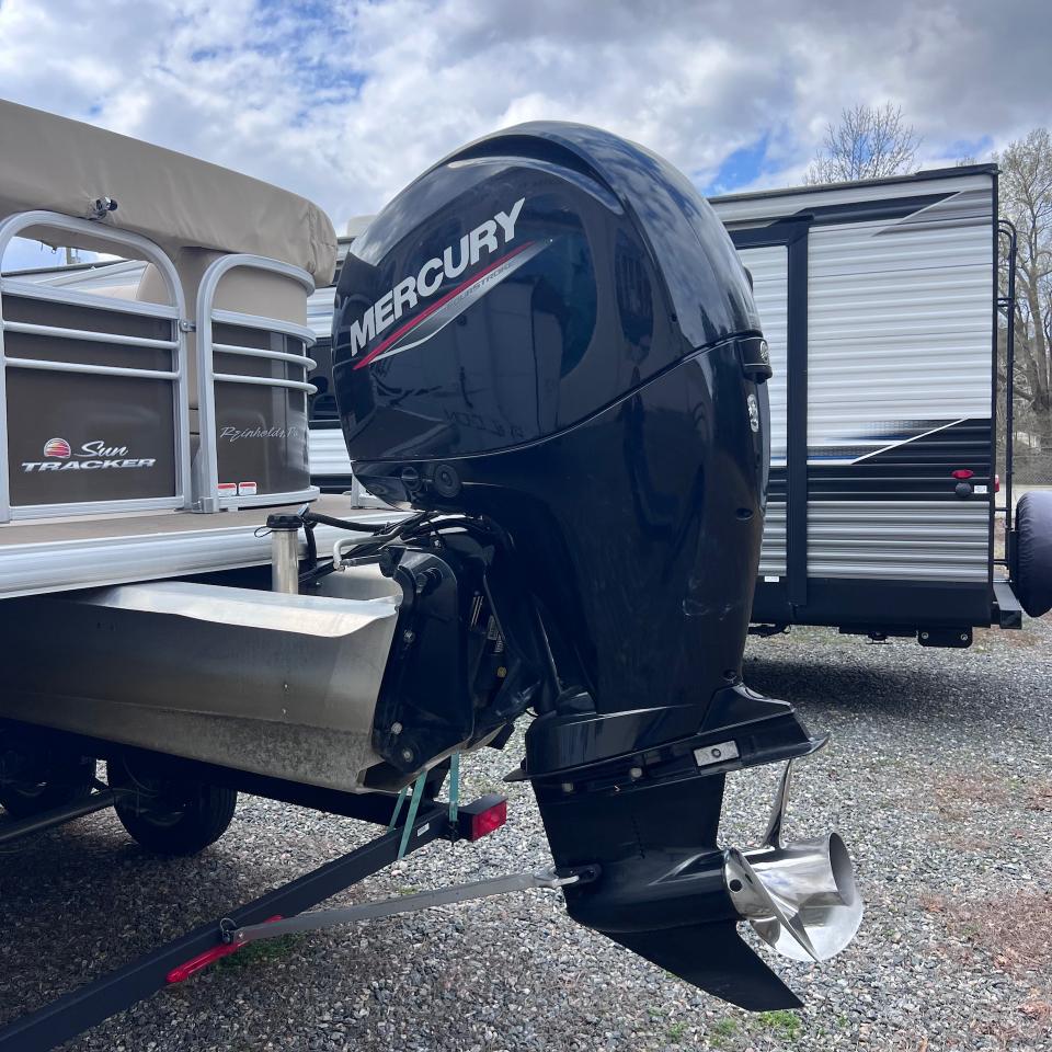 Sun Tracker Party Barge  2020