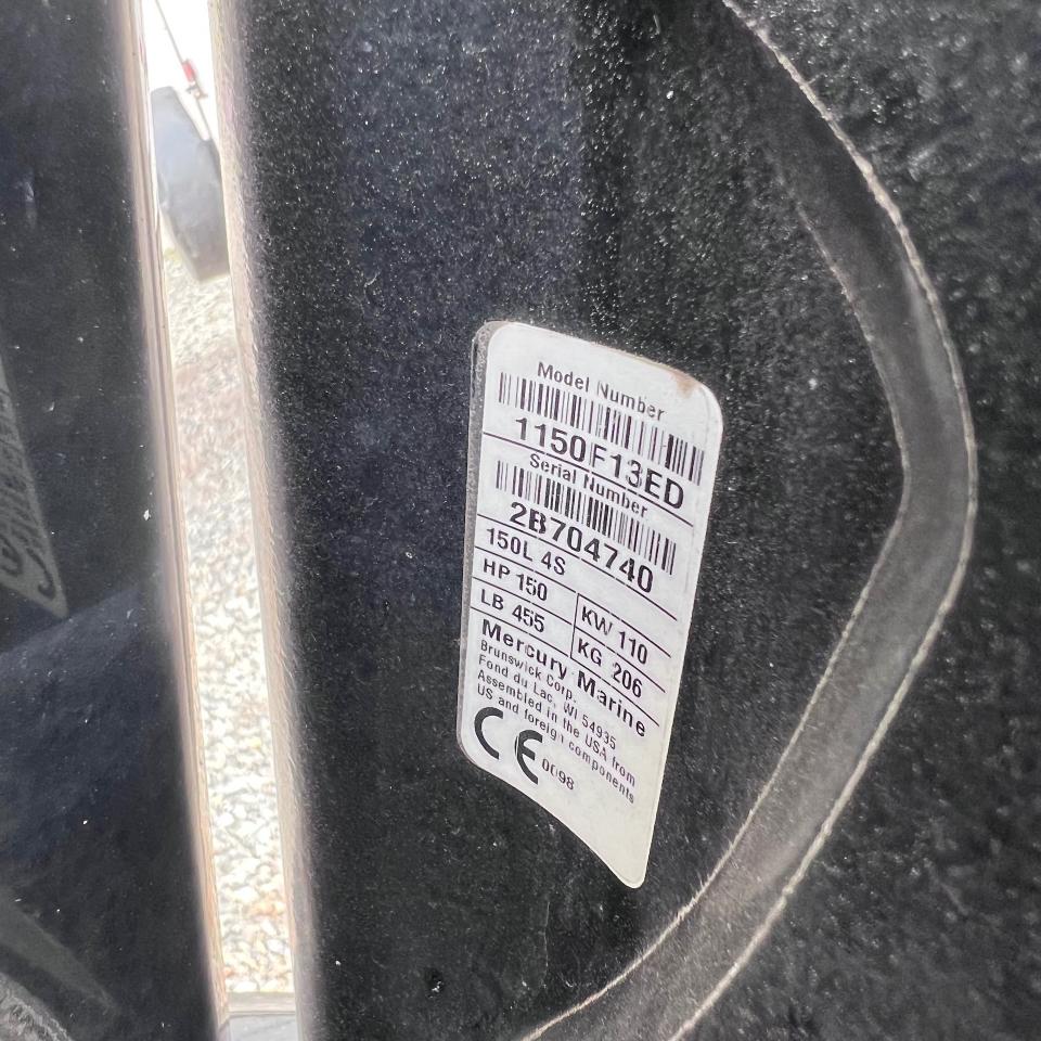 Sun Tracker Party Barge  2020