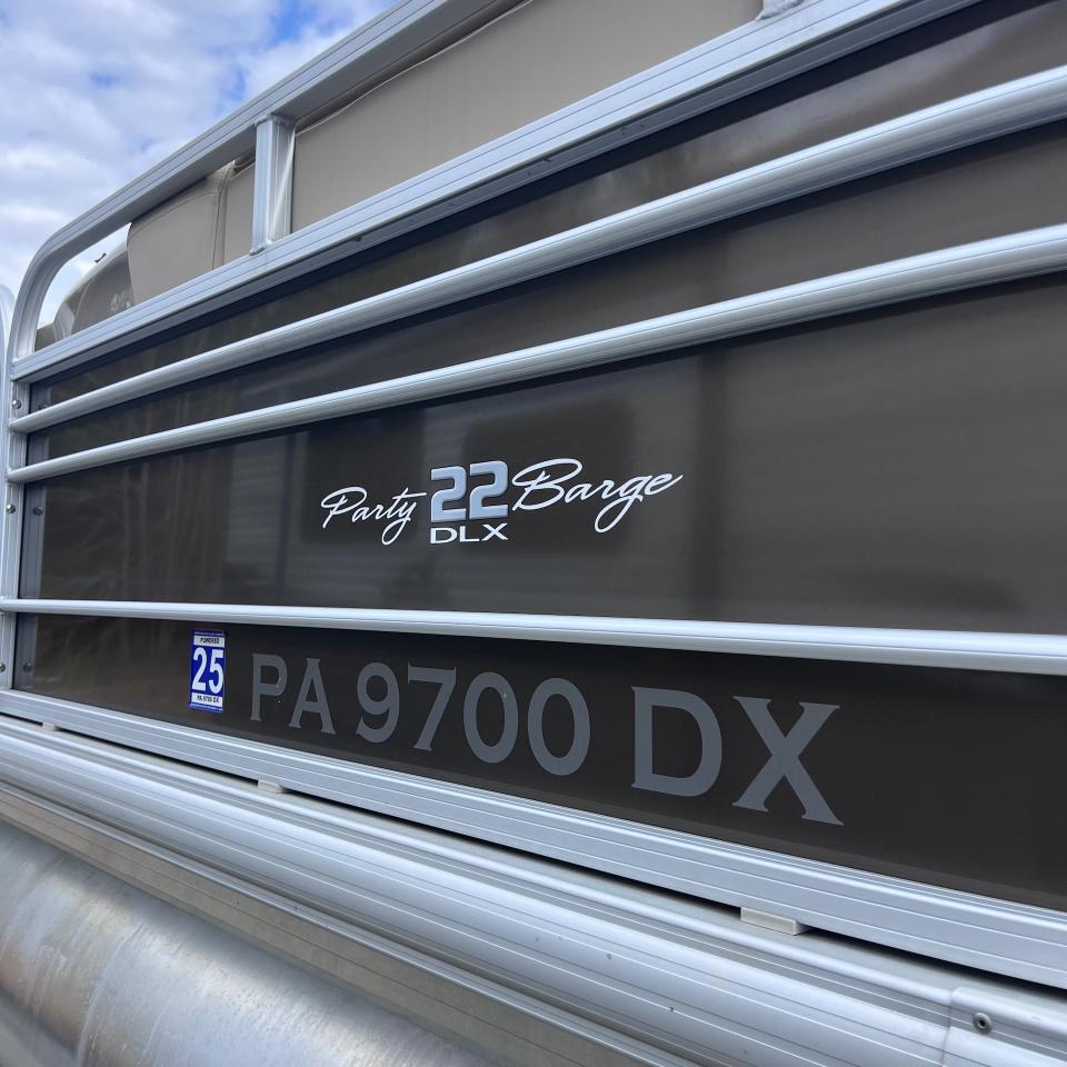 Sun Tracker Party Barge  2020