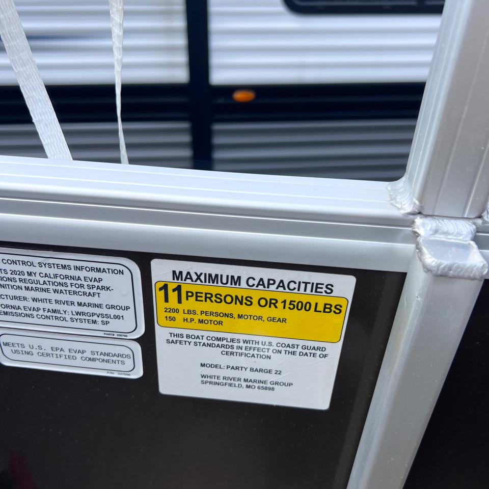 Sun Tracker Party Barge  2020