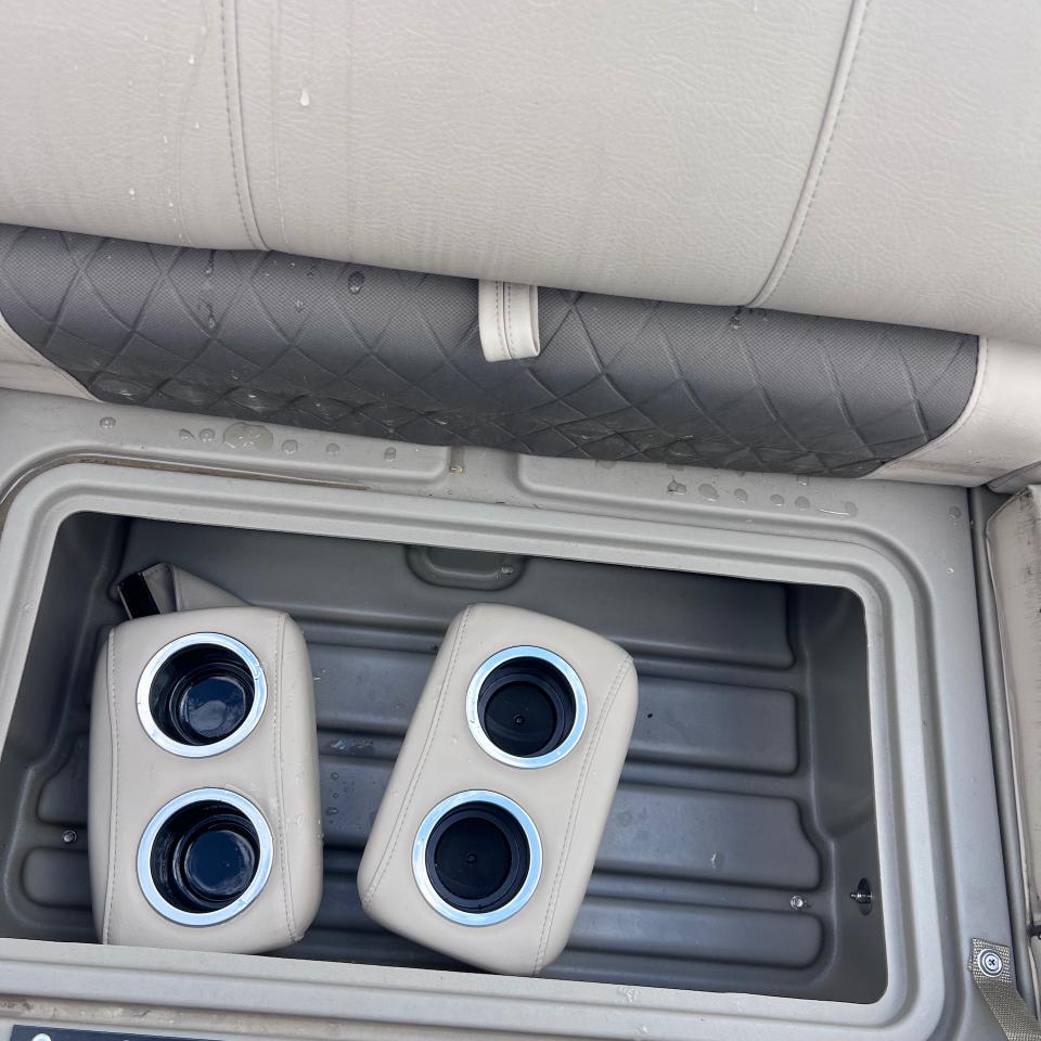 Sun Tracker Party Barge  2020