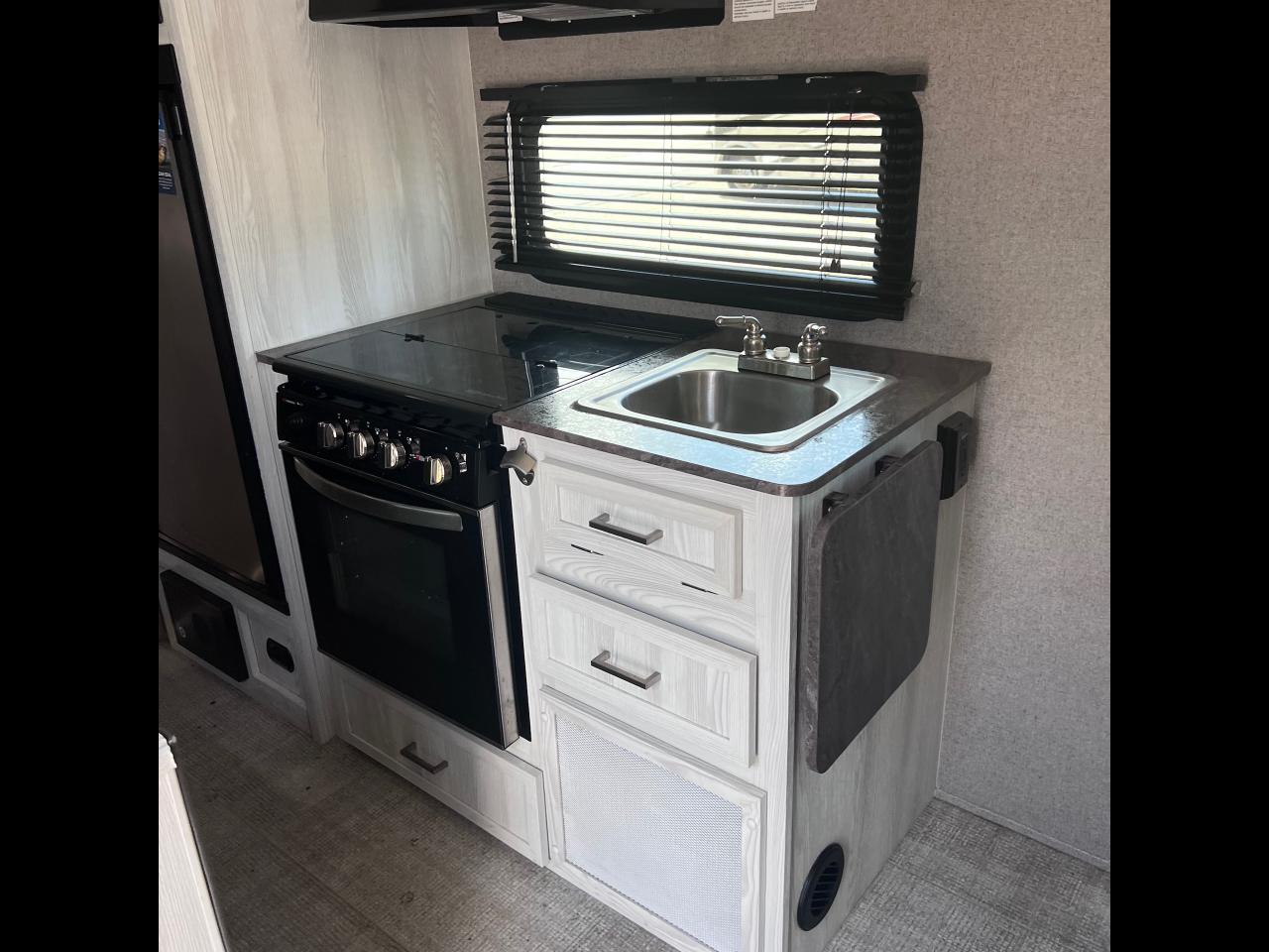 2021 Forest River Flagstaff Light Weight Trailers e Pro 19FD