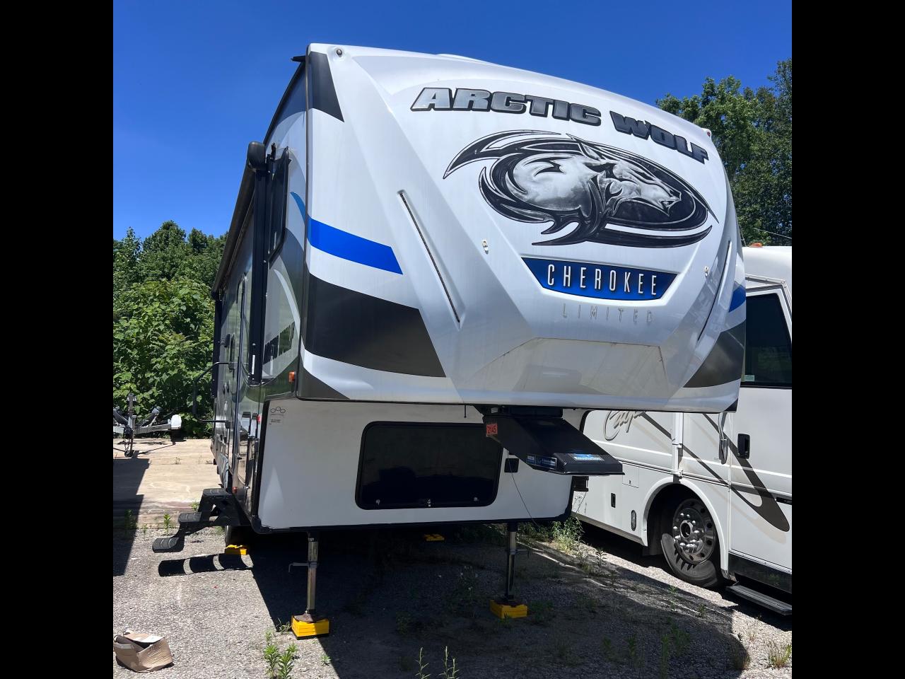 2017 Forest River Cherokee ARTIC WOLFE 265DBH8