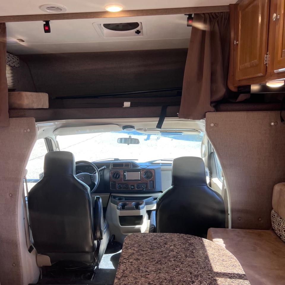 Coachmen Leprechaun  2017