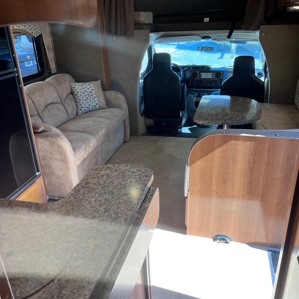 Coachmen Leprechaun  2017