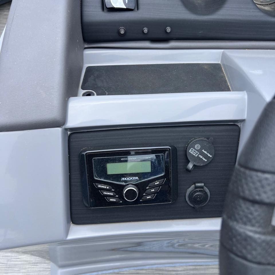 Bennington L Series  2021