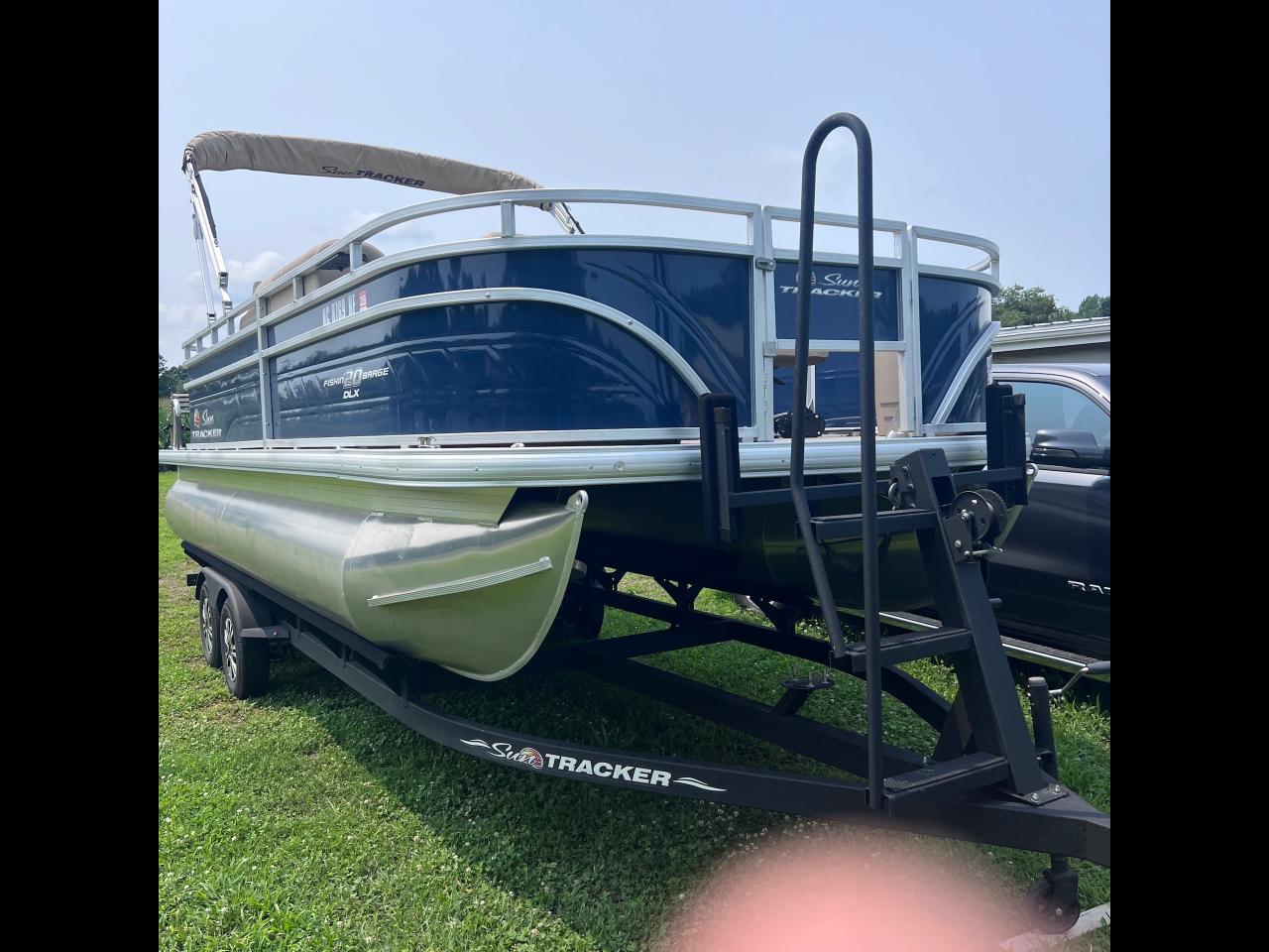 Sun Tracker Fishing Barge 20 DLX  2024